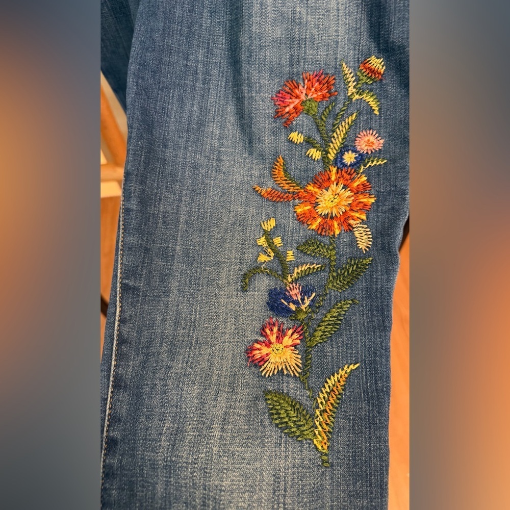 Style & co Curvy Skinny Leg Embroidered Floral Denim Jeans - Picture 4 of 7